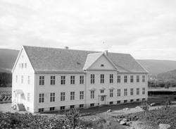 Stor trebygning. Hove landbruksskole. Økonomiavdelingen.