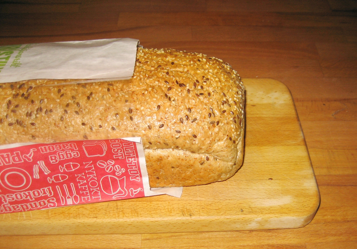 Det er intet motiv på brødposen. Brødets navn Tradisjonsrikt Kristina Brød finnes på brødposens forside.
