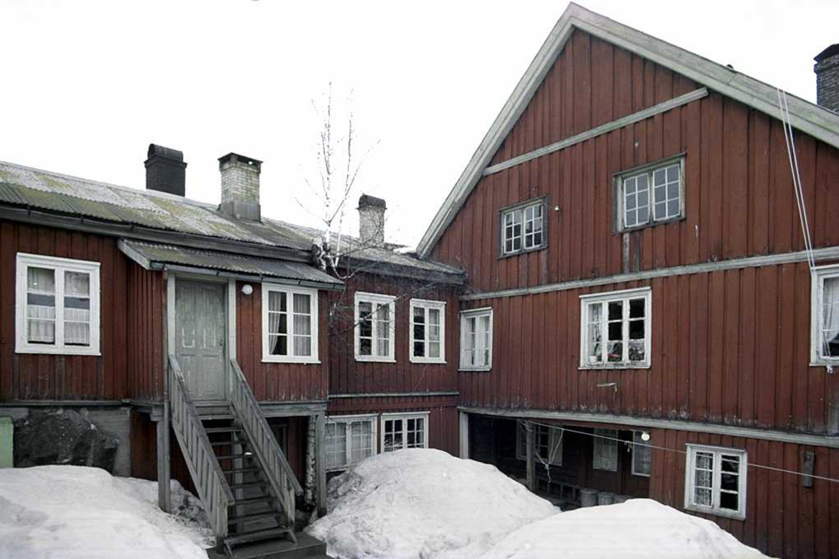 Fagforeningenes hus, Nedre Tyholmen. Bakgård med snø. Før restaurering. 