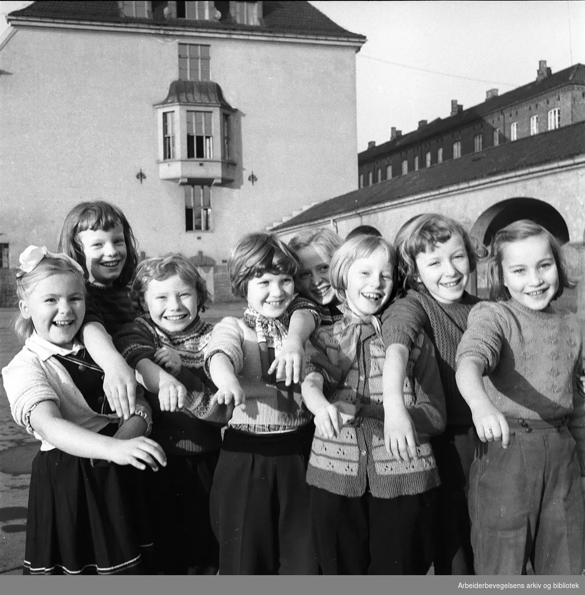 Hersleb skoles barn blir poliovaksinert, november 1956