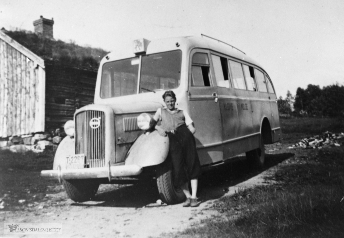 1936 mod 20 seters Volvo "Hesselmann" tilhørende Kleive Auto med reg nr T-2267. Bygd Røvik ca 1944, Solemdal.