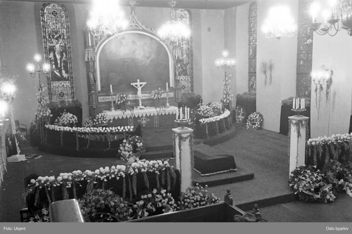fra-dronning-mauds-bisettelse-i-oslo-domkirke-altertavle