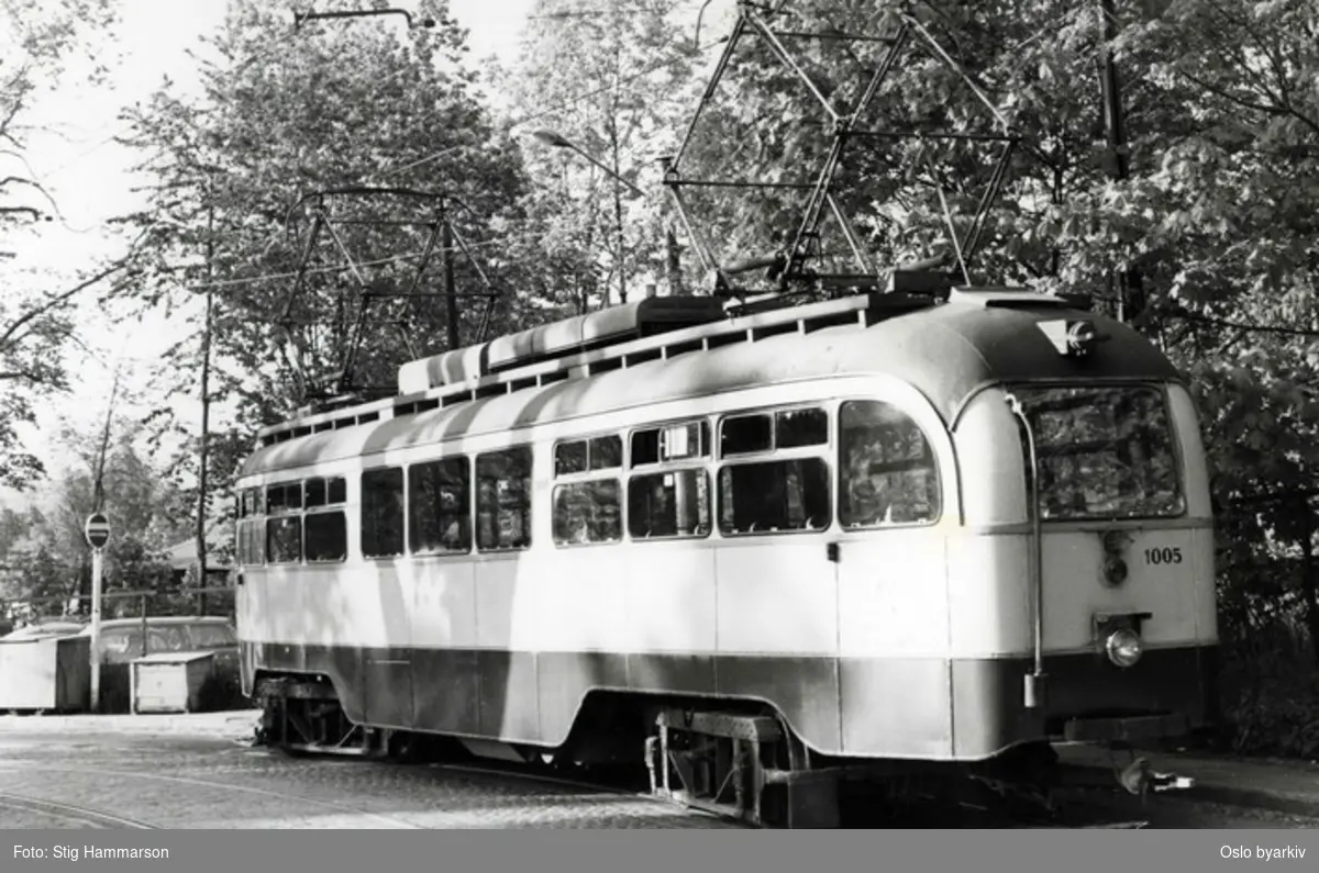 Motorvogn 1005 (fra 1955) på Ekebergbanen, utrangert 1974. Ved Skøyen?
