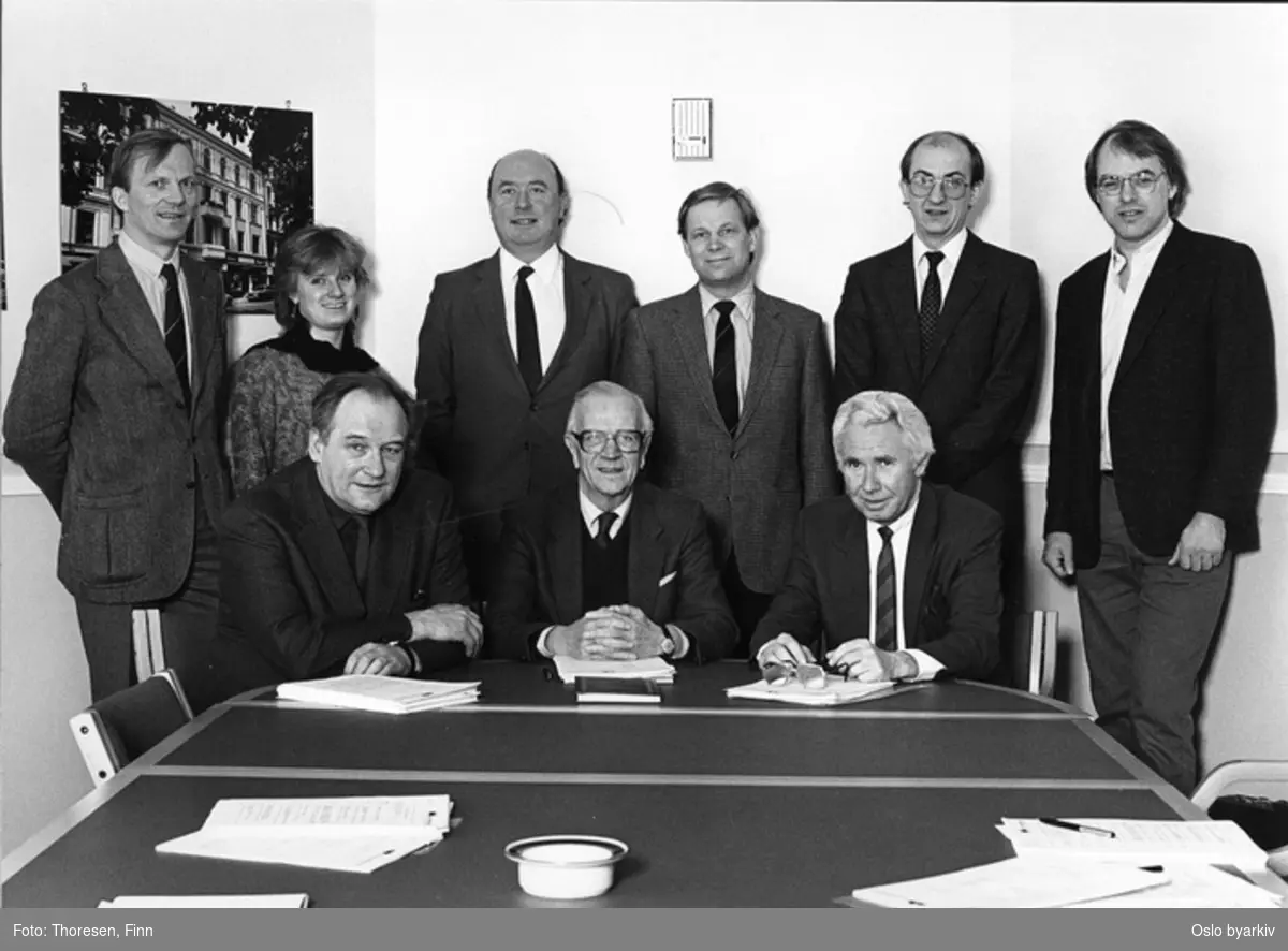 Styret i Byfornyelsen i 1987. Bl.a: Hanne Harlem, Morten Mæland (nr. 2 bak fra høyre), Olav Selvaag (foran i midten), Sigurd? Østern (til høyre foran).