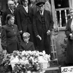 Gravferda til lille Hans H. Bugge f.17.06.1952, d.20.06.1952