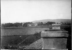 Fotografert mot vest fra taket på Østre Hasle gård i Økernve