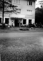 Sollaug Langsets kafe Sollaug Langset hadde kafe i kjelleren