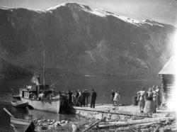 D/S Eikesdal..Dampnaustet til høyre.