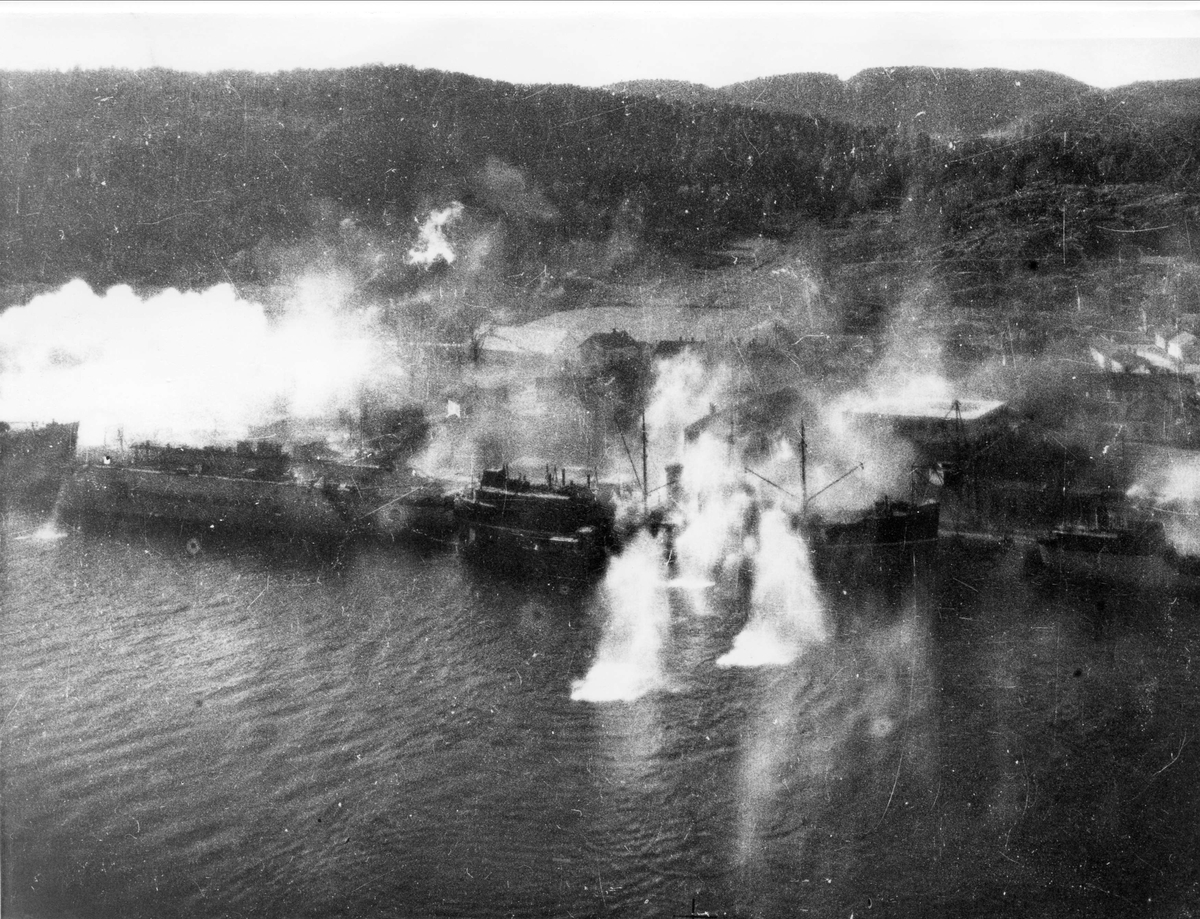 Banff Strike Wing angriper fiendtlig fartøy i Porsgrunn, 11. april 1945.