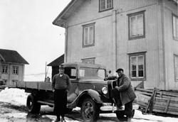 Gudbrand Kinde, Arnt Kinde med lastebil, en Ford V8, 1937 mo