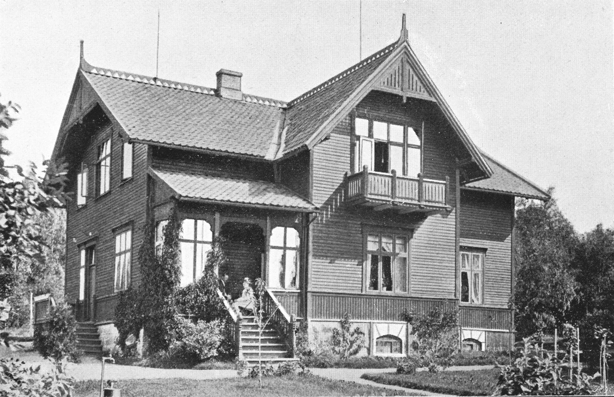 EKSTR: DIREKTØRBOLIGEN, ÅDALSBRUK, 1908. Rastrert repro fra Ådals Bruk. 
Aktieselskabet Aadals Brug.  Løten.