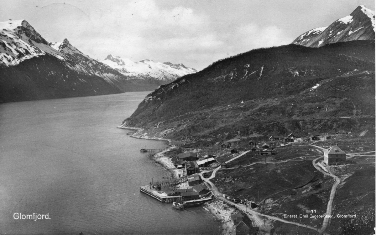 Postkort, Glomfjord, kaianlegg, boliger, fjord, snø, fjell, murgård, vegar