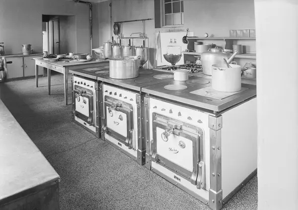 Beha komfyrer fotografert i storkjøkken