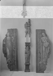 Forskjellige kirkegjenstander fra Vitenskapsmuseets Oldsaksa