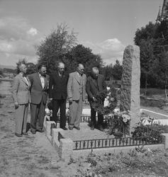 Bekransning av graven til kaptein Waldemar Aune