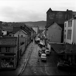 Repslagerveita med parkerte biler