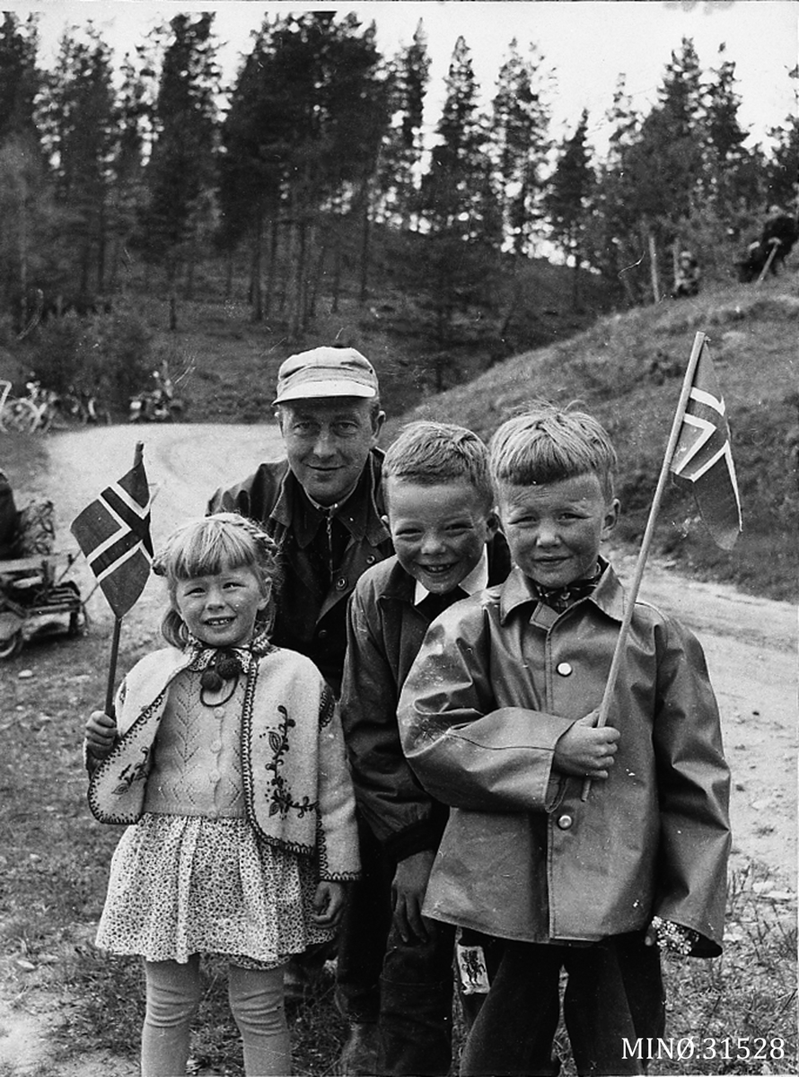Fra Kong Olavs signingsferd. Signingsferden 1958, 18. juni: Folldal, Alvdal, Tynset, Røros.