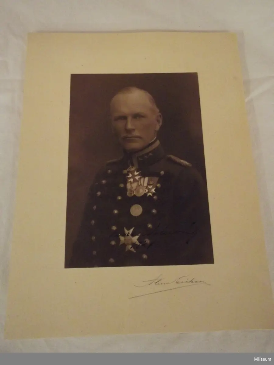 Attila m/1873 för överst vid A 6.