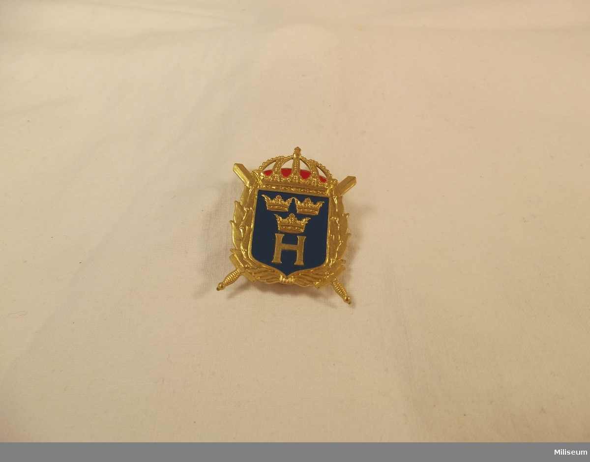 Tjänsteårstecken m/1970 för hemvärnet, guld med blåem. sköld och krans.