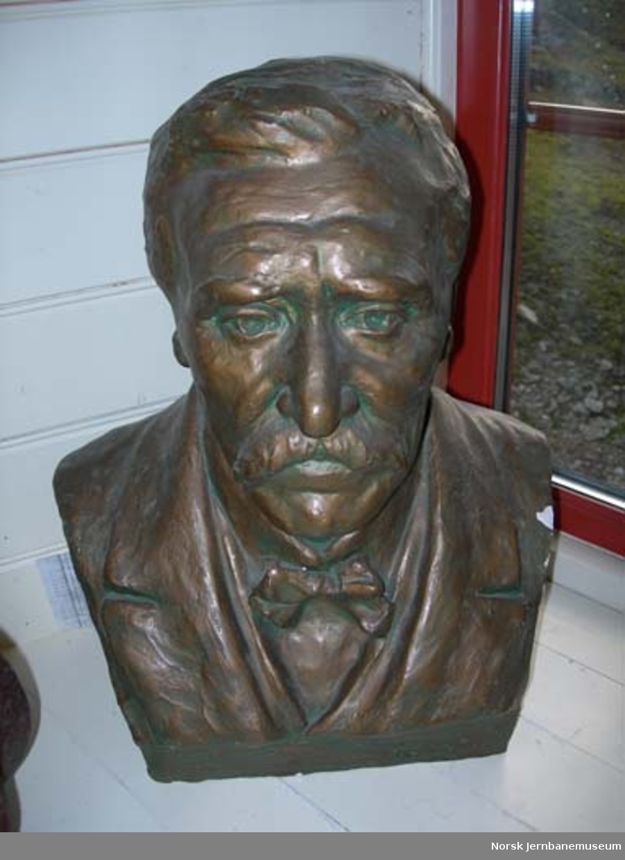 Byste av Vossebanens første lokomotivfører, Reier Mortensen Bjelland