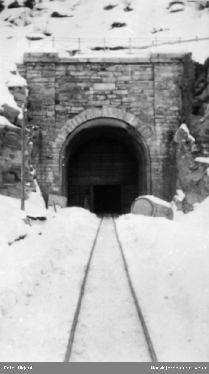 Tunnelportal ved vegovergang Bergsåsen tunnel (nord for Snåsa), anleggets pel 4574