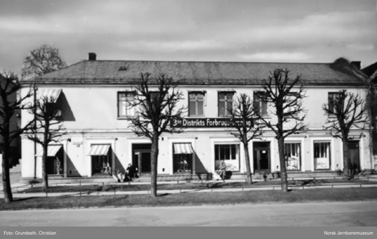 3die Distrikts Forbrugsforening : Jernbanesamfunnet - bygningen i Hamar