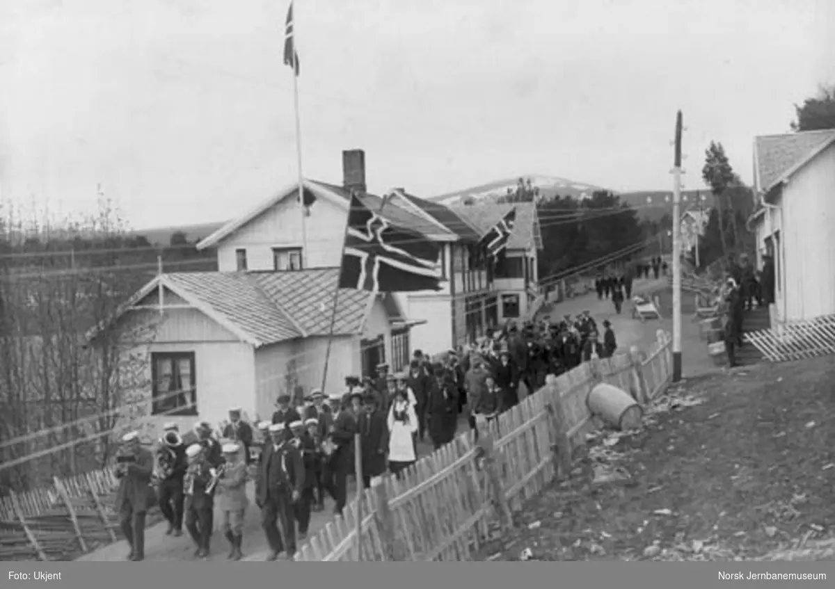 17. mai-tog på Dombås i 1913