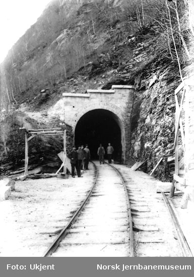 Utmuring av Kattegjelet tunnel ved Vossebanens ombygging til bredt spor