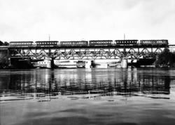 Morgentoget fra Sarpsborg til Oslo over Østre linje - to mot