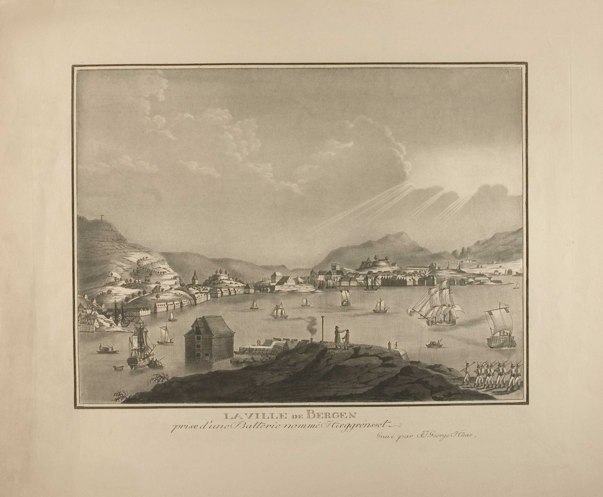 Bergen, Hordaland. Havnen med bebyggelse, båter, seilskuter, kannoner, soldater og hestekjøretøyer på bru, samt tømmerhoggere i framgrunnen
