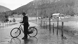 Flommen i 1938 : jernbanelinjen oversvømmet i nærheten av Vi