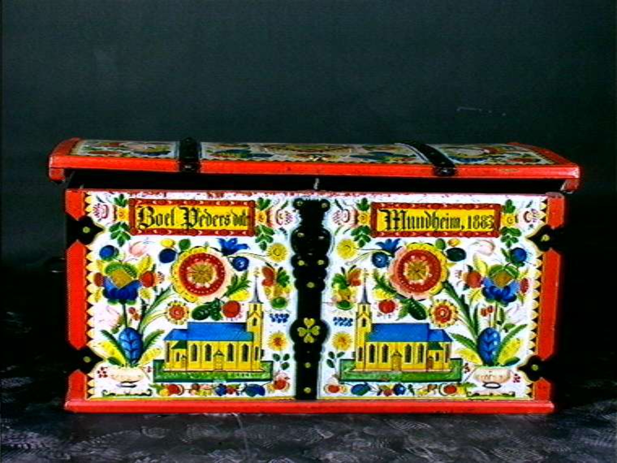 Kiste med løse føtter og nøkkel