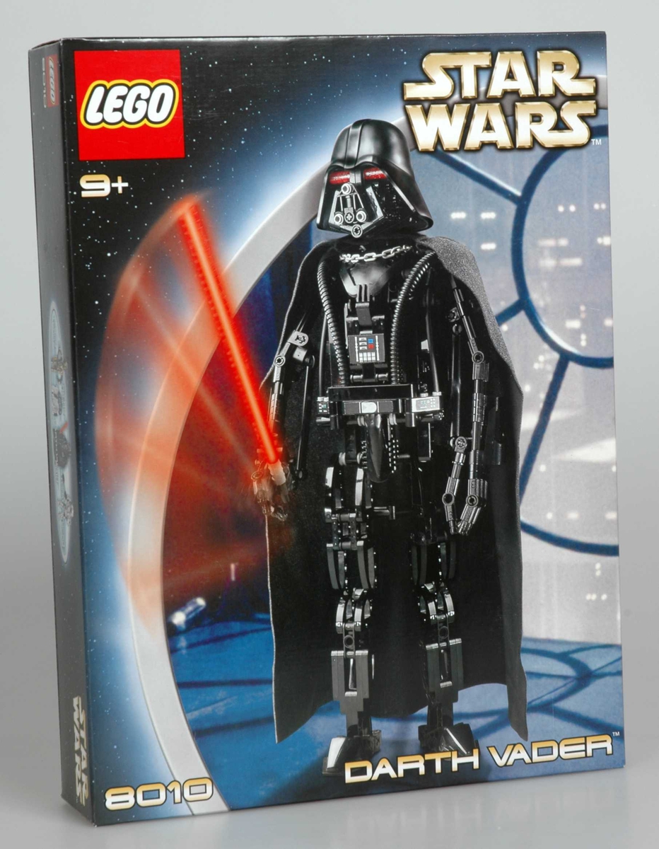 Lego beregnet på barn i alderen fra 9 år og oppover. Det ene settet befinner seg i originalpakningen og har nr. 8010. Nummeret indikerer hvilken Star Wars-figur det er. Det andre settet er bygd ferdig. 
