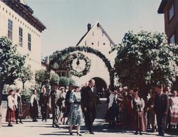 Dronning Elisabeths besøk på Norsk Folkemuseum 25. mai 1955.